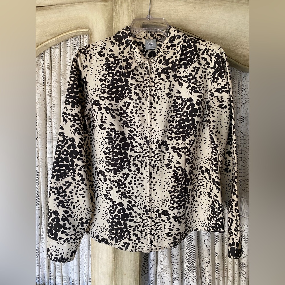 Long sleeve lightweight jacket/shirt